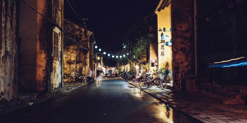 元宇宙时尚革命：虚拟穿搭、数字身份与工业风美学的未来趋势