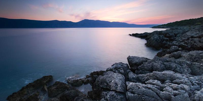 复古未来主义穿搭指南：从20世纪科幻电影中汲取潮流搭配灵感