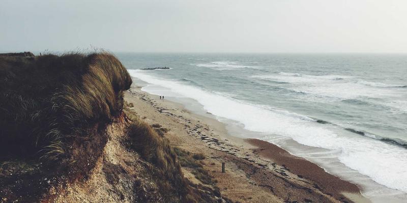 工业风时尚：当硬核美学席卷潮流，如何穿出高级感？