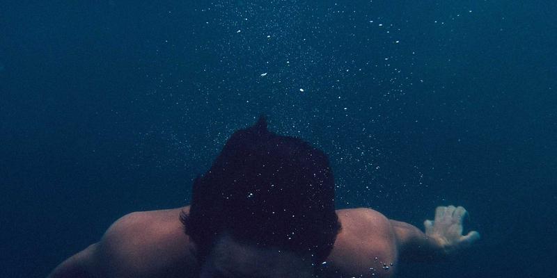 工业风时尚:当粗犷美学遇见日常穿搭,如何打造你的个性资讯库?