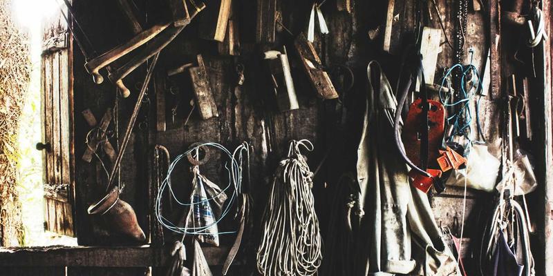 工业风时尚：当粗犷美学邂逅潮流，重塑当代穿搭哲学