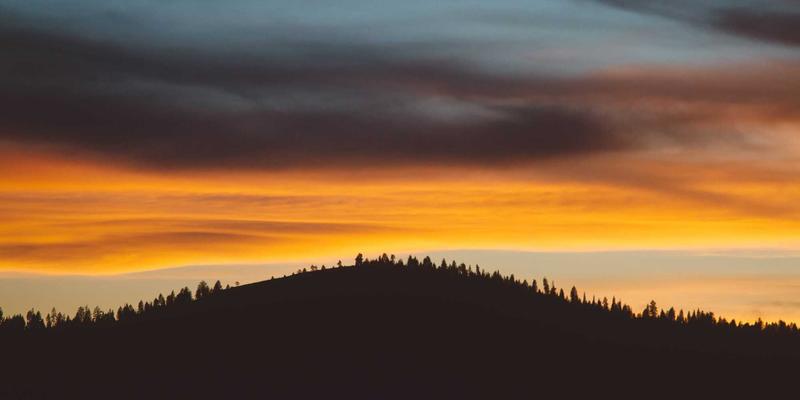 工业风时尚新浪潮：户外机能服饰如何重塑日常潮流穿搭