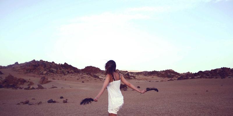 工业风时尚突围指南：小众独立设计师如何在快时尚阴影下打造独特搭配美学