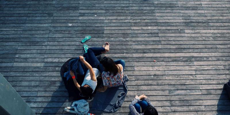 无性别时尚的实践困境：零售空间、尺码系统与社会接受度的三重挑战