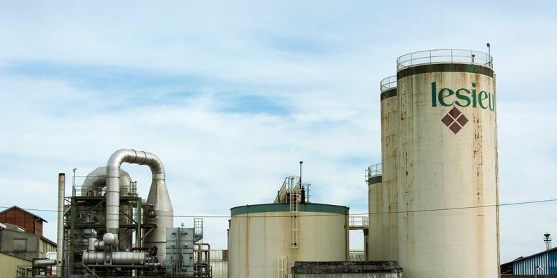 时尚27：解码工业风时尚的搭配密码，重塑都市摩登美学