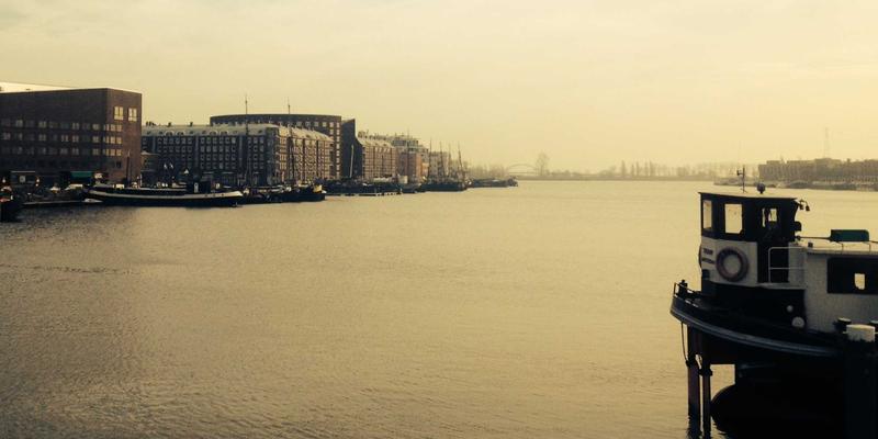 生物面料革命：蘑菇皮革、藻类纤维与细菌染料如何重塑时尚风格与搭配新趋势